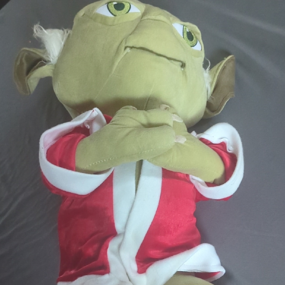 Santa Yoda - Picture 2 of 4